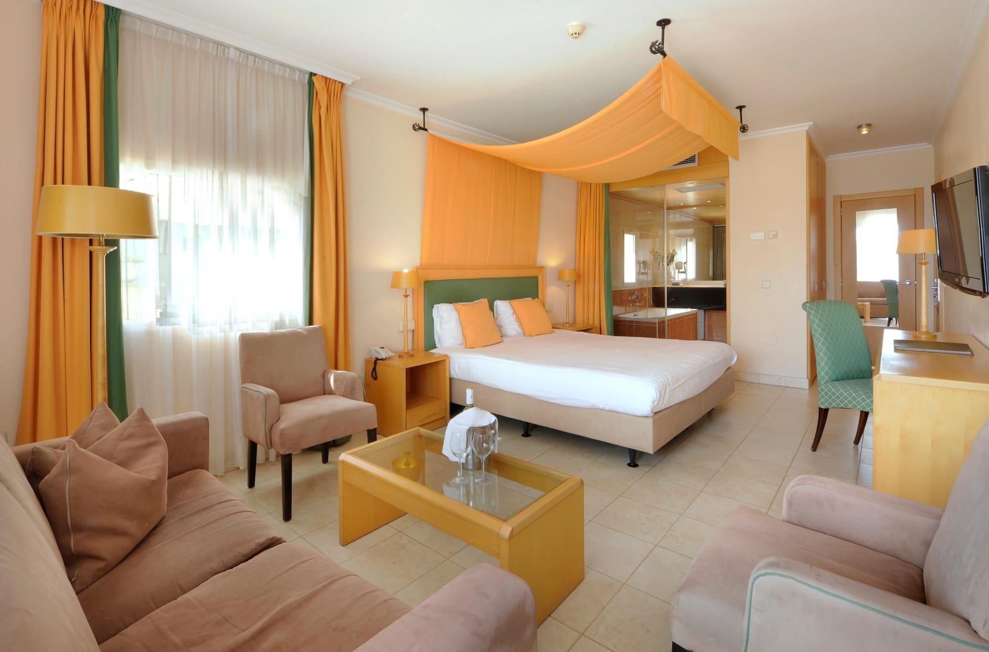Van Der Valk Hotel Barcarola Сан-Фелиу-де-Гишольс Экстерьер фото