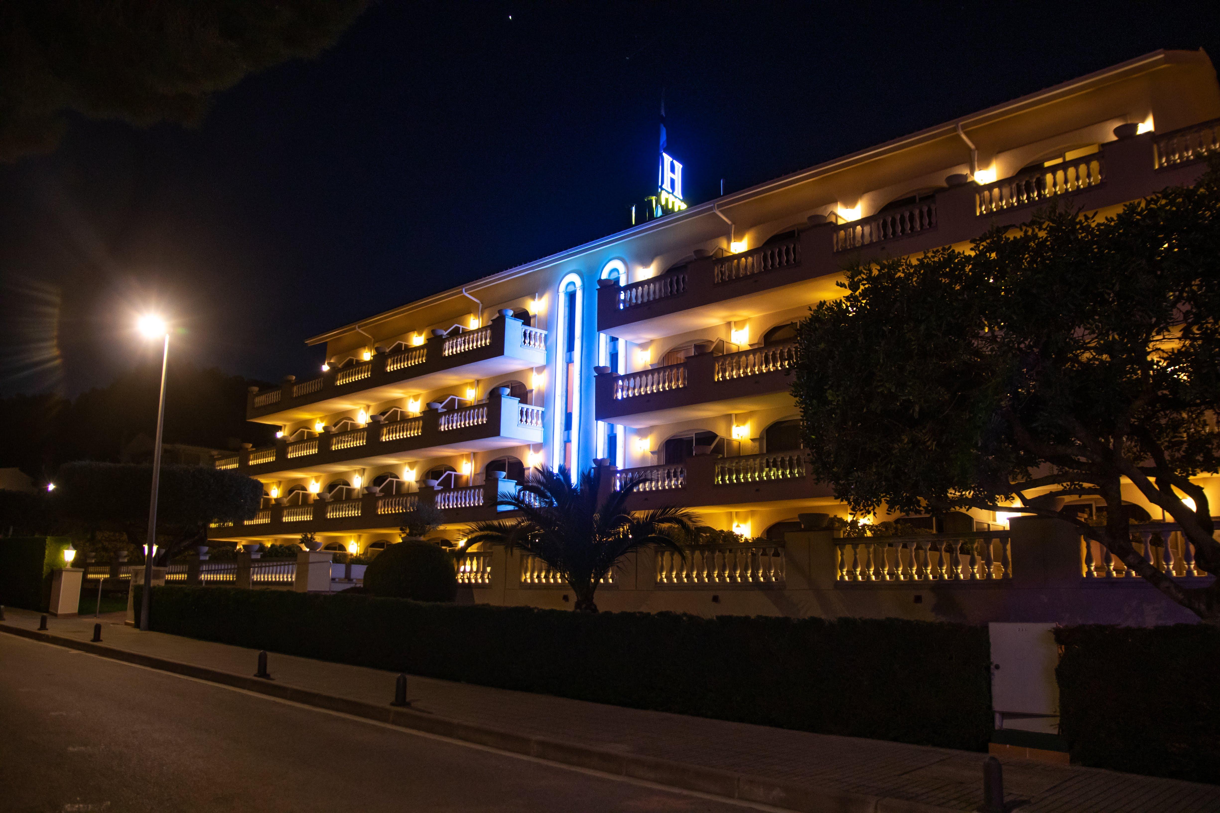 Van Der Valk Hotel Barcarola Сан-Фелиу-де-Гишольс Экстерьер фото