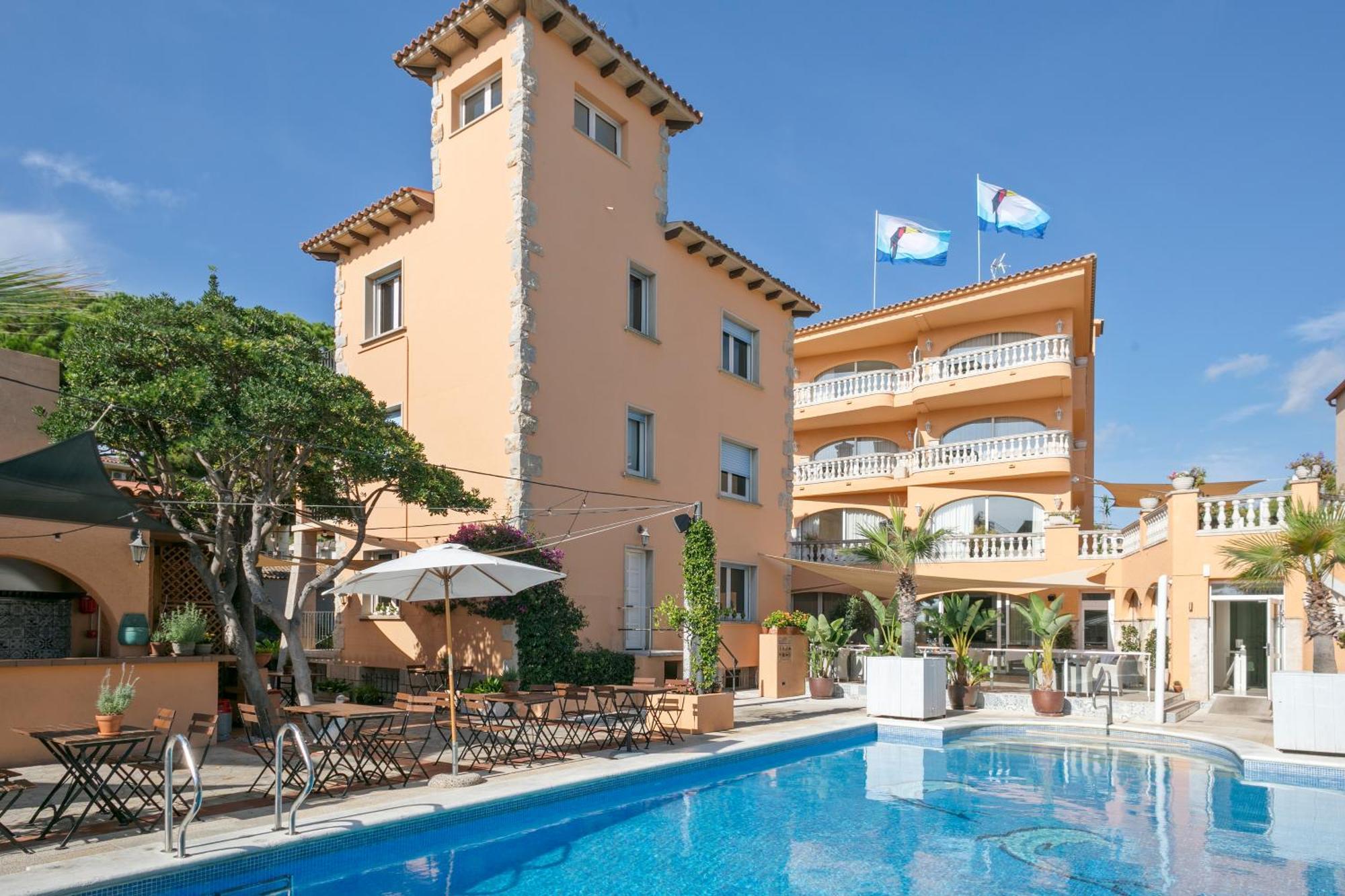 Van Der Valk Hotel Barcarola Сан-Фелиу-де-Гишольс Экстерьер фото